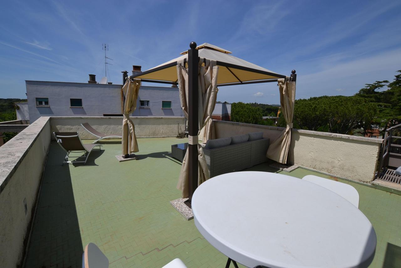 Romantic Attic With Terrace Over Рим Екстер'єр фото